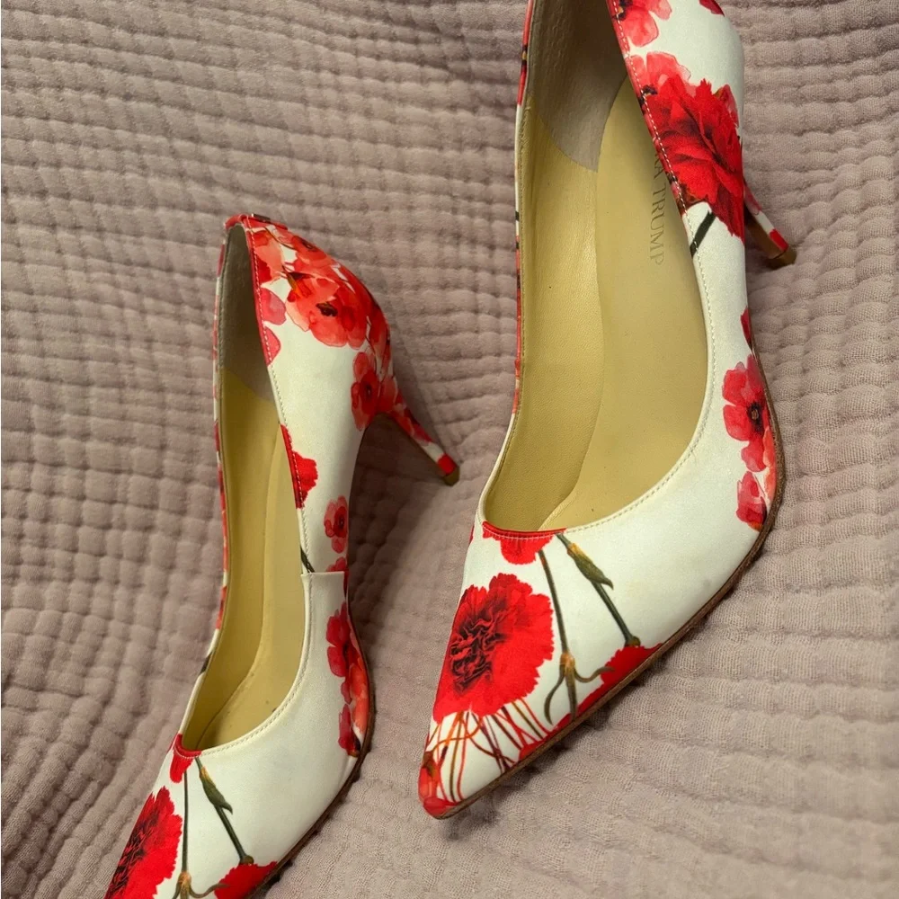 Ivanka Trump Red Floral Pointed Toe Heels Size 9 - Picture 5 of 9